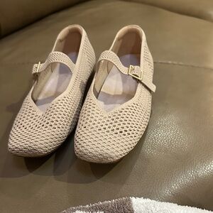 Chic Beige Women's Flats